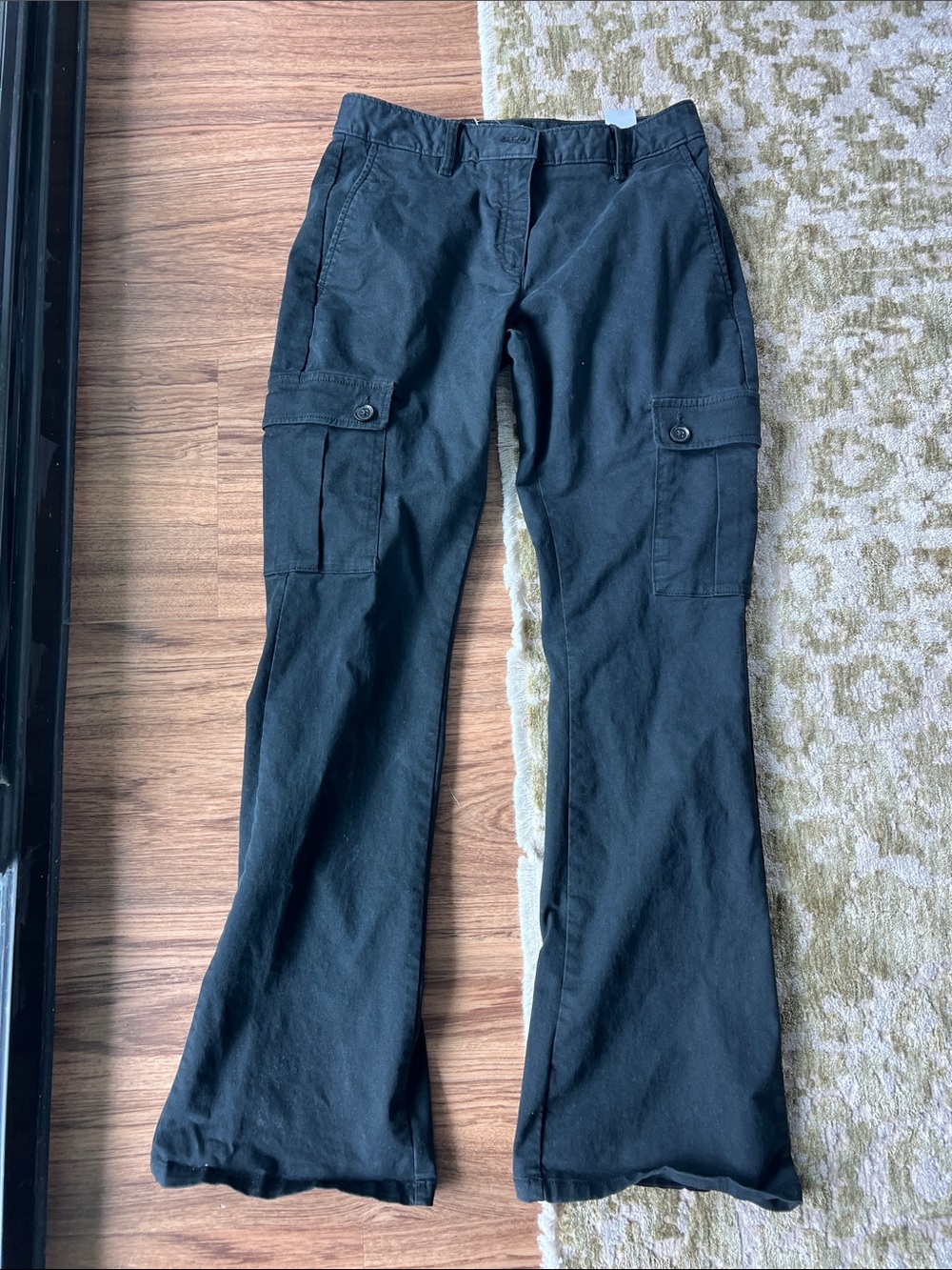 Banana republic low rise Women’s Black Cargo Flare Jeans
